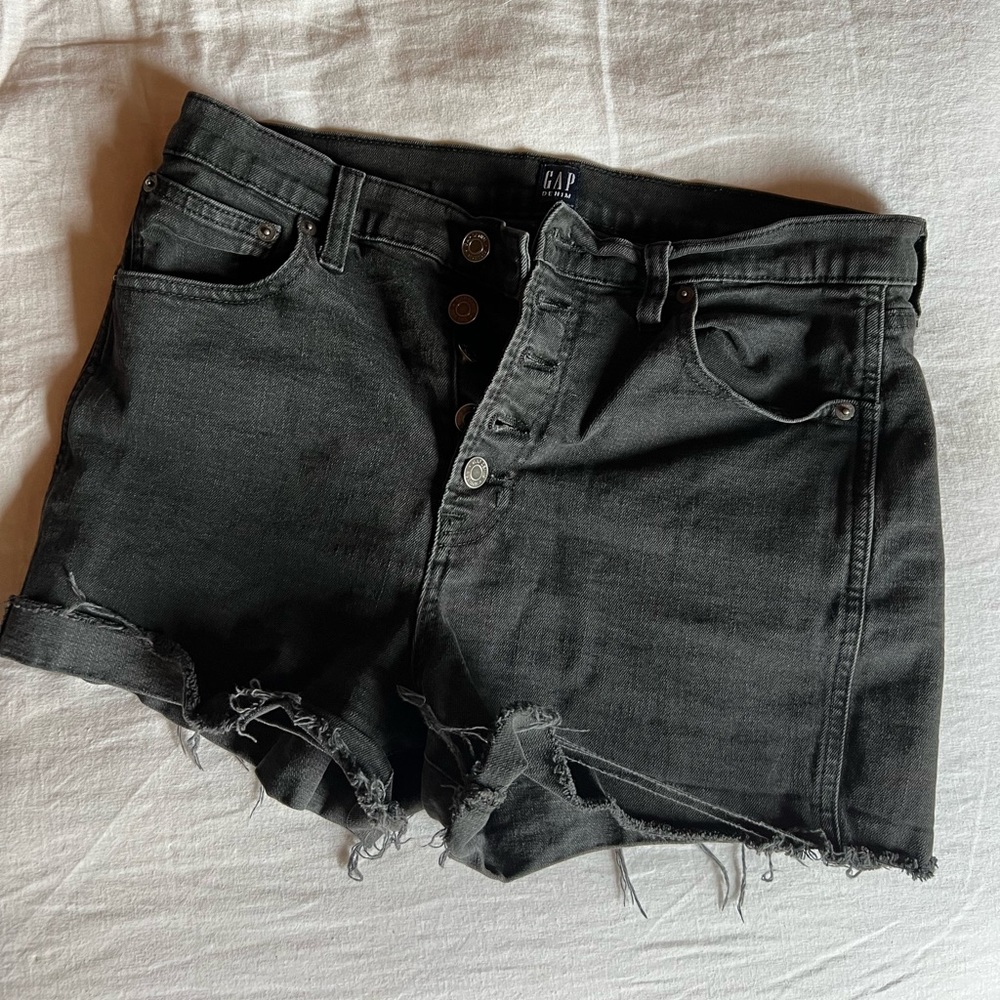GAP denim shorts in vintage black!